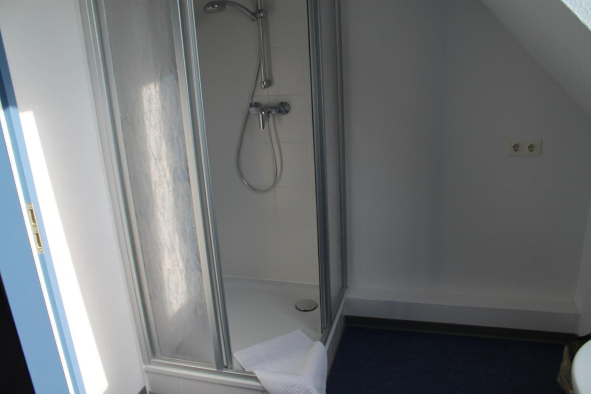 Smart Hostel By Landgasthof Velber 24H7D Seelze Exterior foto