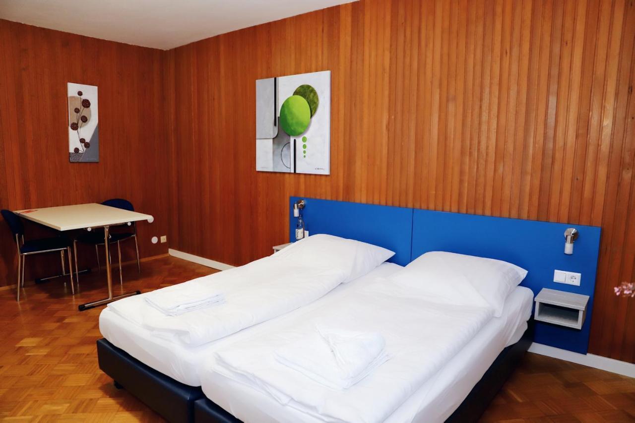 Smart Hostel By Landgasthof Velber 24H7D Seelze Exterior foto